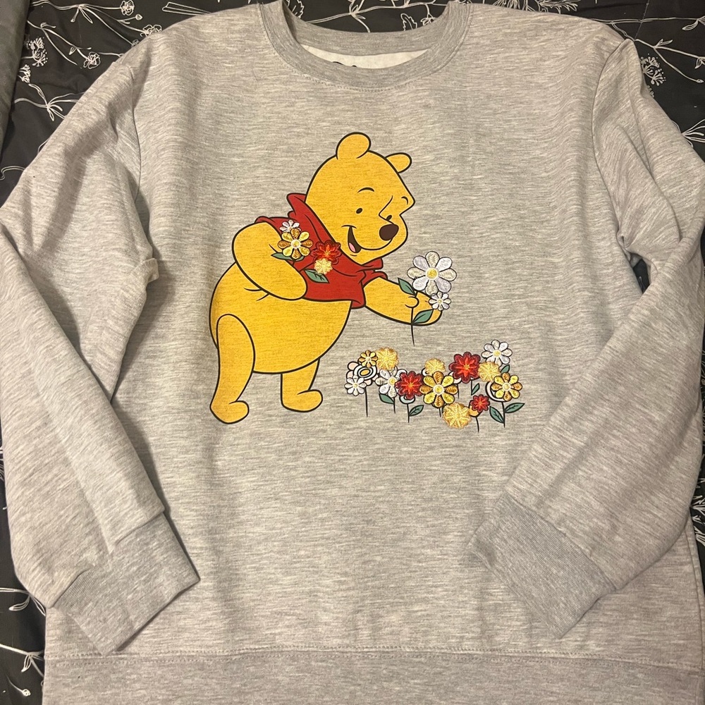 DISNEY Winnie the Pooh Gray Crewneck